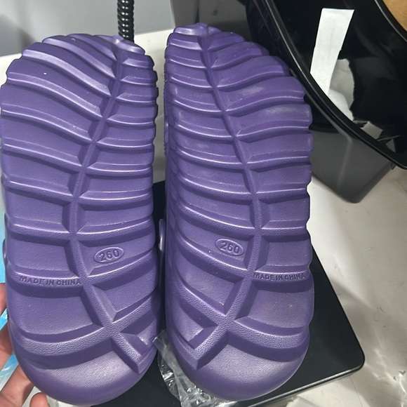 Amoji Unisex Purple Clogs Shoes Slippers Sandals Women’s Size 9- NEW - Picture 4 of 5